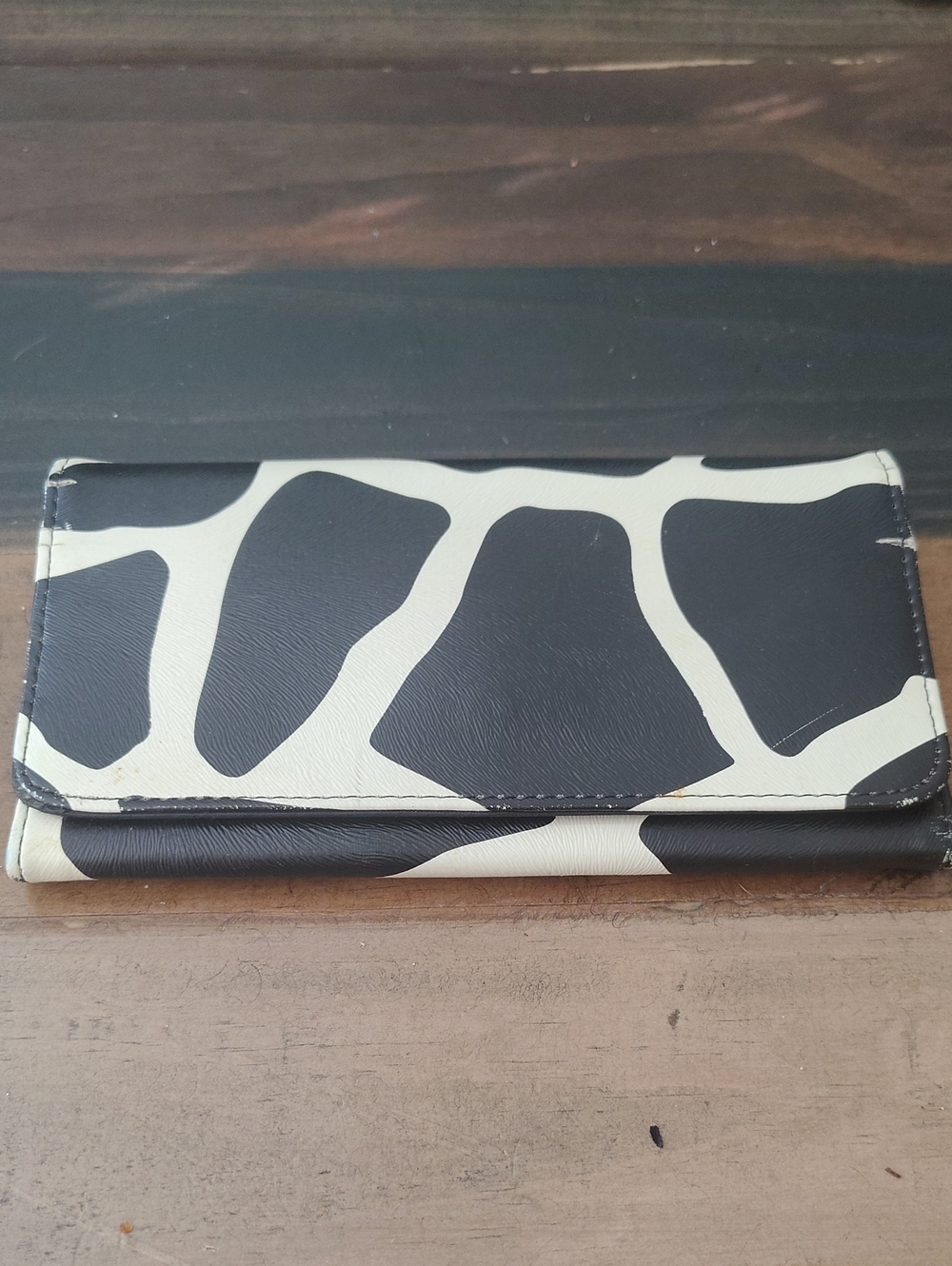 Giraffe Print Trifold Wallet - Black & Cream